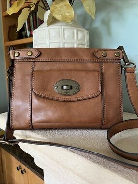 Fossil Vintage Revival Maddox Tan Leather TurnLock Crossbody Bag ZB5406